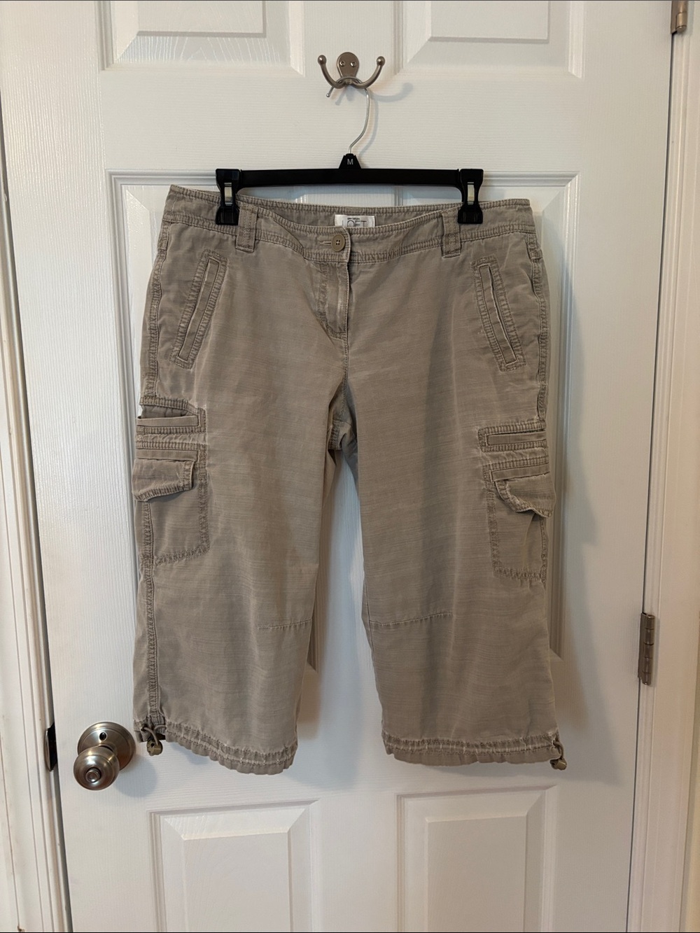 Ann Taylor Loft Cargo Capris, Size 8
